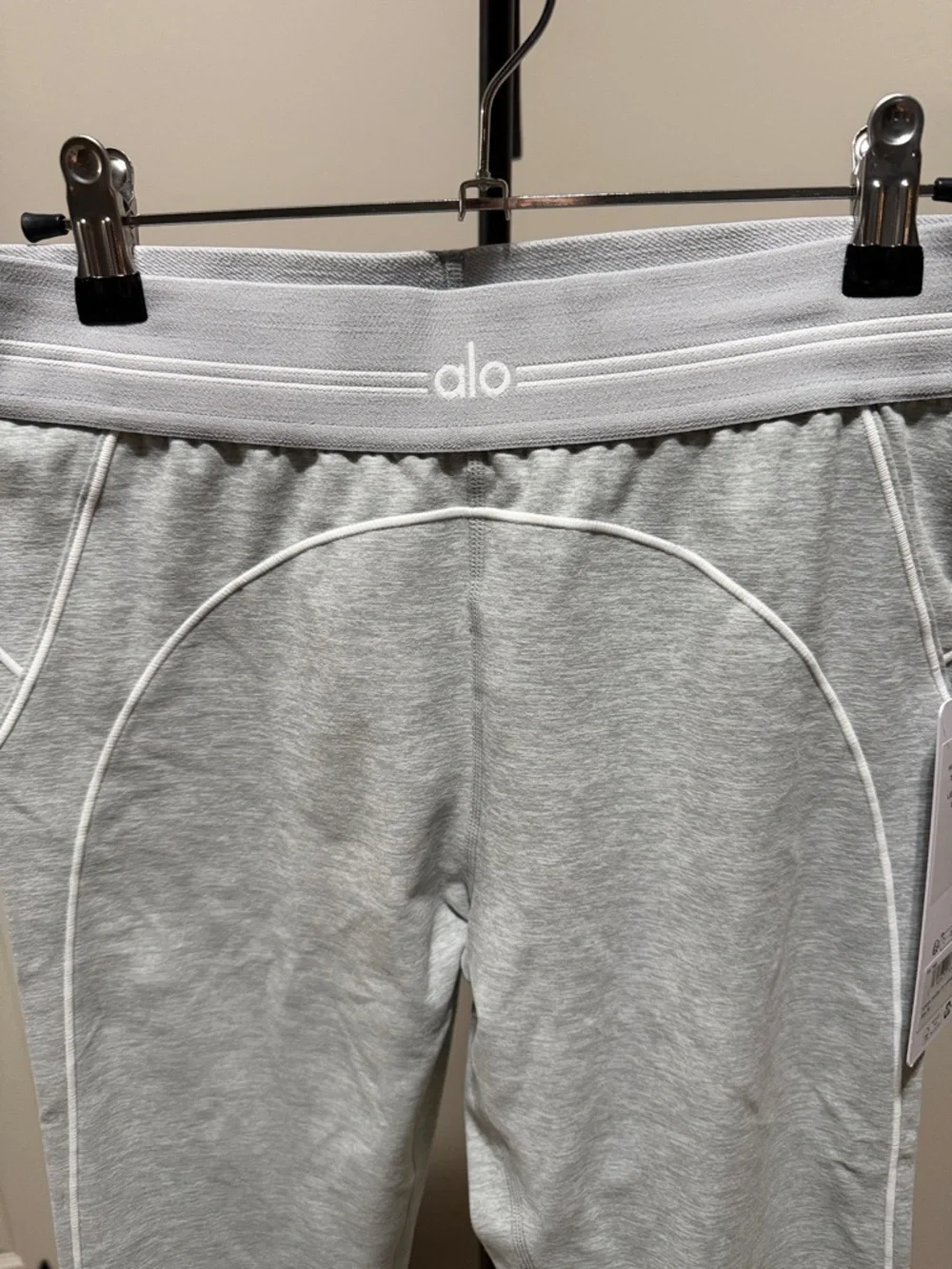 ALO Yoga Alosoft High Waist Heart Throb Leggings in Heather Grey/White:M - Picture 4 of 8
